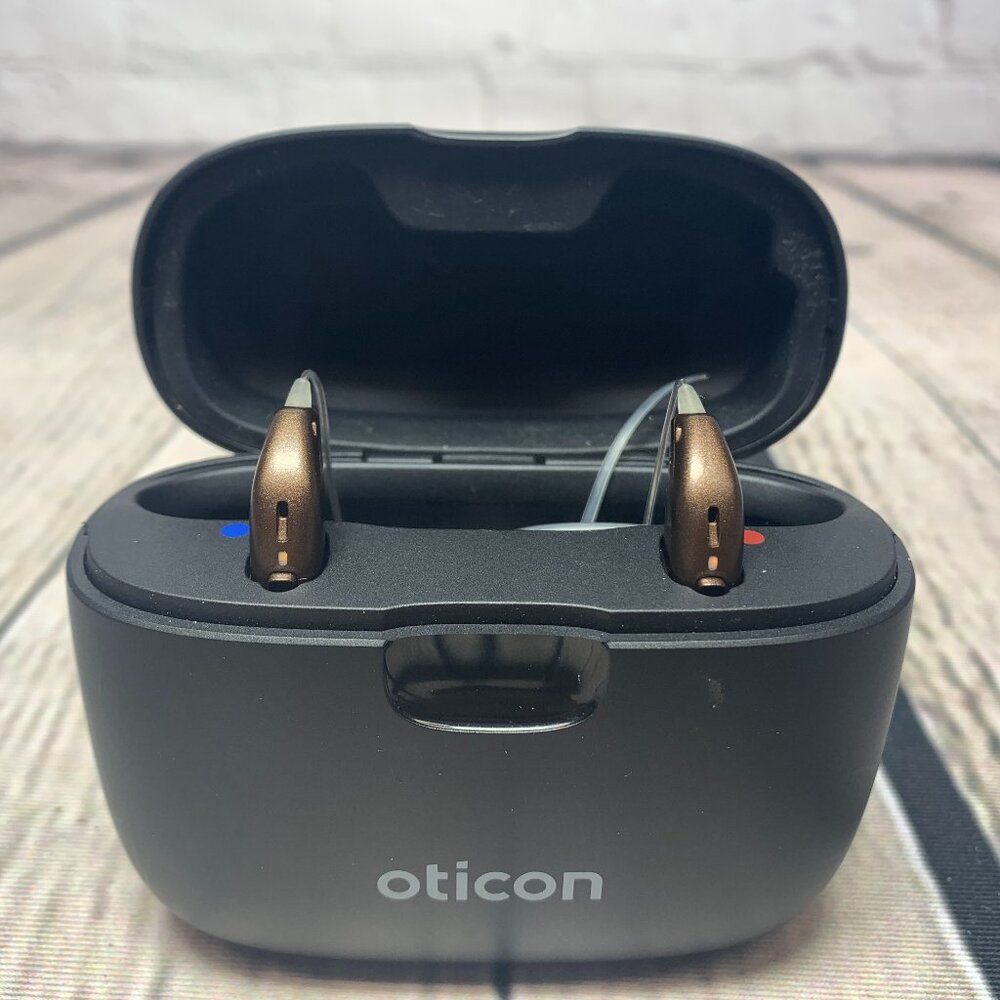OTICON More 1 Hearing Aids w/Rechargable Case RIC